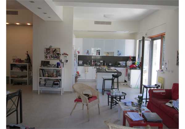 Beautiful-4-room-for-rent-on-molcho-ST-jerusalem