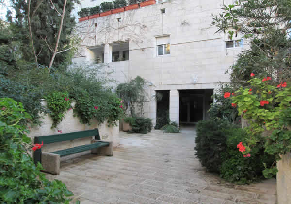 For-sale-3-rooms-on-Narkis-St.-Shaarei-Chesed-Jerusalem