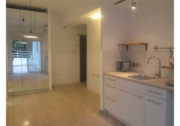 for-rent-2-rooms-with-a-big-balcony-on-Aza-St.-Jerusalem