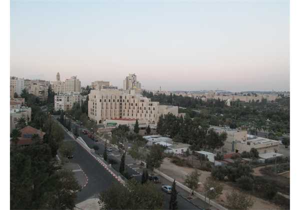 for-rent-Large-and-spacious-5.5-rooms-in-the-Pinsker-building-Talbieh-Jerusalem