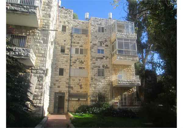 for-sale-2.5-Rooms-on-Azza-St.-With-great-potential-Jerusalem