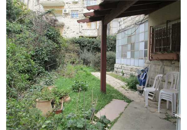 for-sale-Garden-apartment-with-great-potential-in-Rechavia-Jerusalem