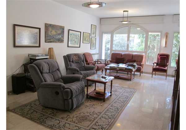 for-sale-Large-and-spacious-4-room-in-Center-Talbieh-Jerusalem