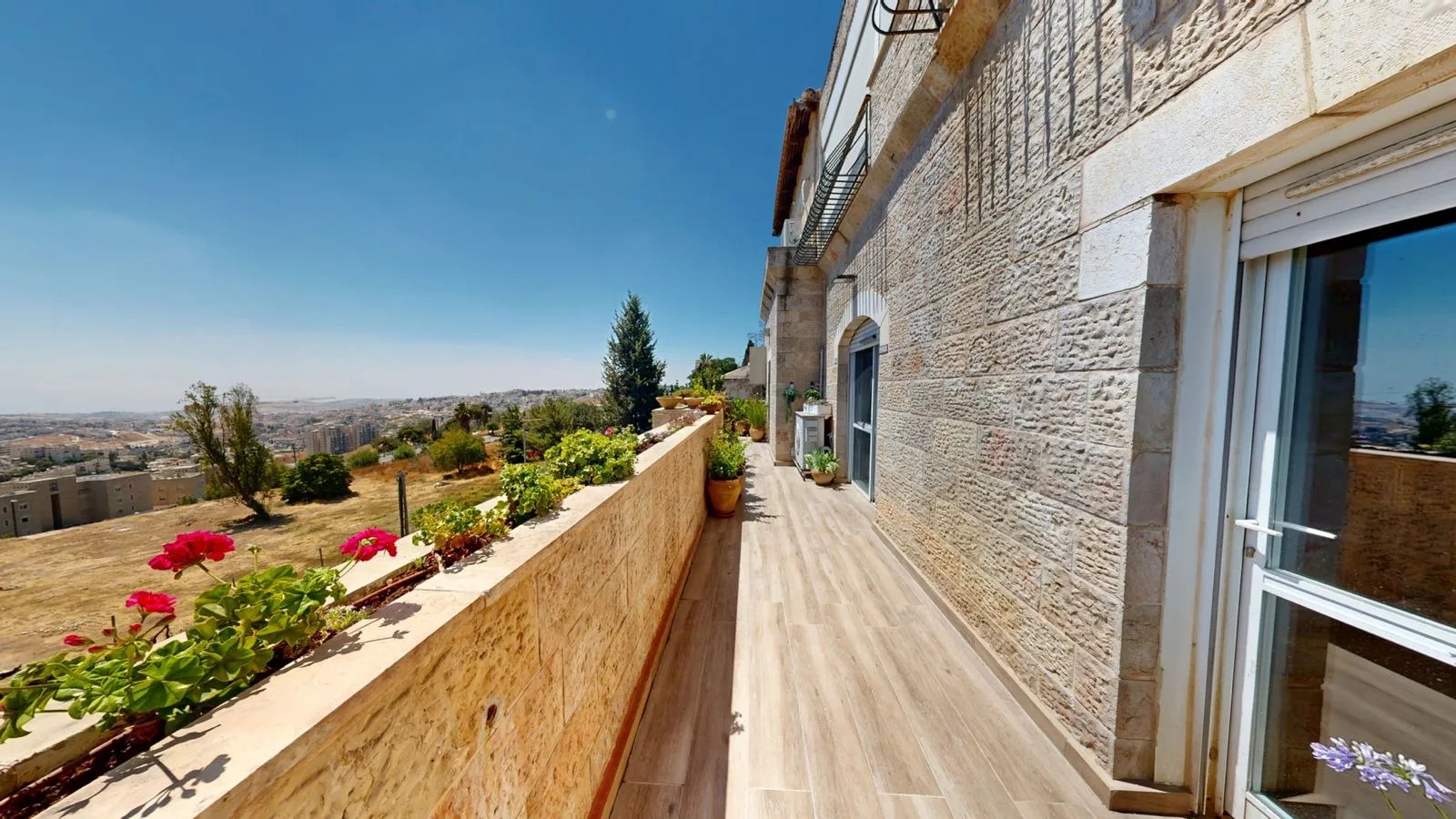 Balcony_T3XbbqOr2